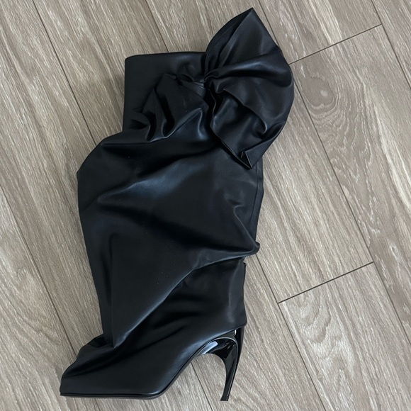 Alexander McQueen Shoes - Alexander McQueen Black Heeled Boots